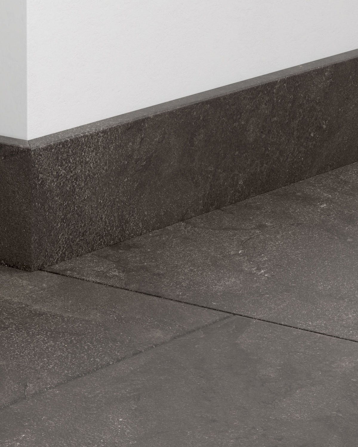 Quick-Step Plint QSSK05493 Grijze Leisteen - 12 x 58 x 2400 mm - productfoto