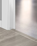 Quick-Step Incizo Profiel QSVINCP40030 Canyon Grijze Eik Met Zaagsneden - 8 x 45 x 2000 mm - productfoto