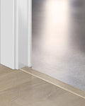 Quick-Step Incizo Profiel QSVINCP40103 Katoenbeige Eik - 8 x 45 x 2000 mm - productfoto