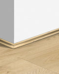 Quick-Step Kwadrant Plint QSVSCOT40018 Drijvende Beige Eik - 17 x 17 x 2400 mm - productfoto