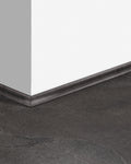 Quick-Step Kwadrant Plint QSVSCOT40035 Zwarte Leisteen - 17 x 17 x 2400 mm - productfoto