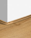 Quick-Step Kwadrant Plint QSVSCOT40088 Herfsthoning Eik - 17 x 17 x 2400 mm - productfoto