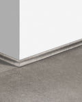 Quick-Step Kwadrant Plint QSVSCOT40234 Betonrots - 17 x 17 x 2400 mm - productfoto