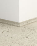 Quick-Step Kwadrant Plint QSVSCOT40275 Oesterbeton - 17 x 17 x 2400 mm - productfoto