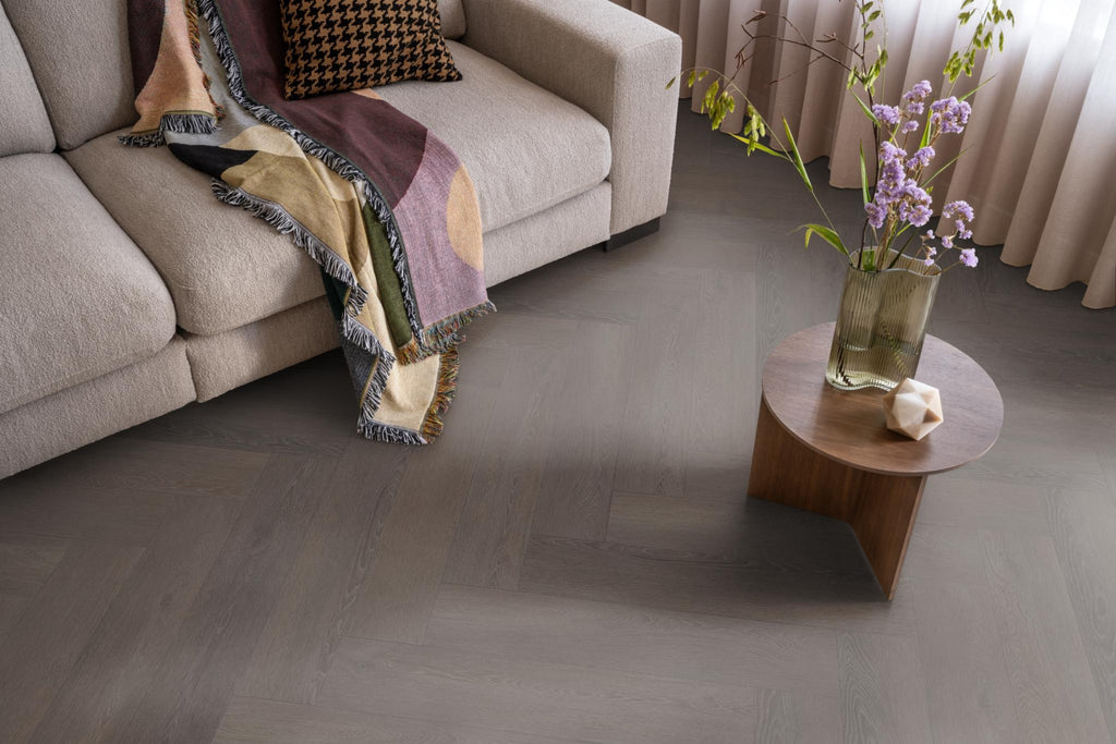vtwonen Herringbone Charcoal - Klik PVC Visgraat - sfeerbeeld 2