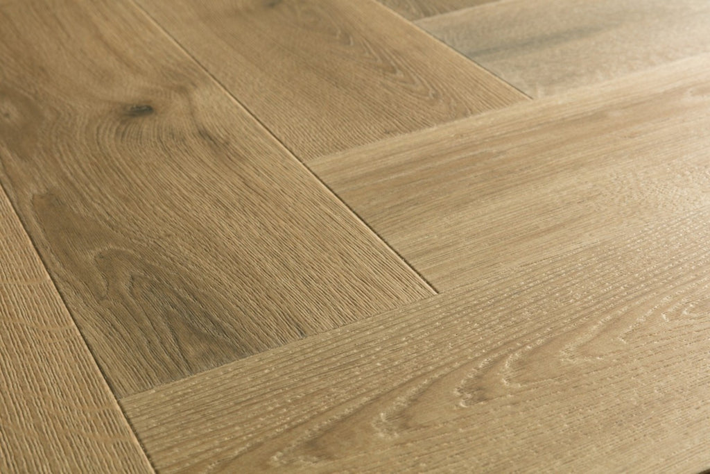 Quick-Step Impressive Design IMD8245 Gebrande Eik - Laminaat Visgraat