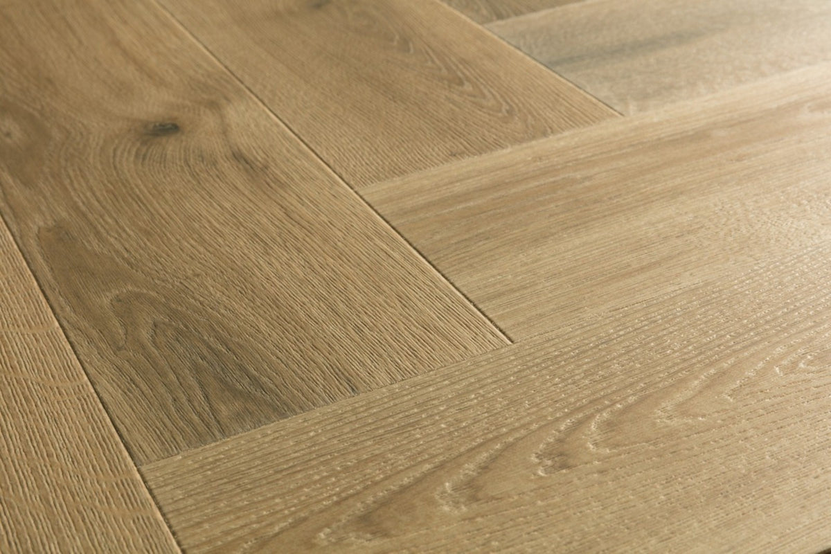 Quick-Step Impressive Design IMD8245 Gebrande Eik - Laminaat Visgraat