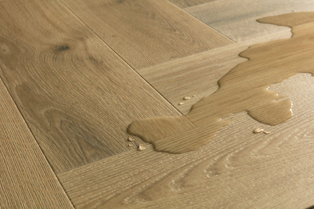 Quick-Step Impressive Design IMD8245 Gebrande Eik - Laminaat Visgraat